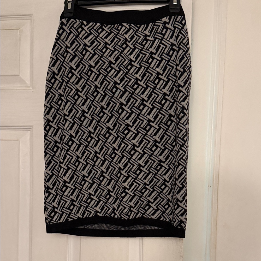 Elegant Black and Gray Patterned Women's Skirt